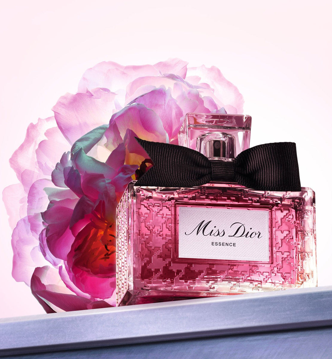 Miss Dior Essence 香水　35ml MISS DIOR ESSENCE | DIOR TR