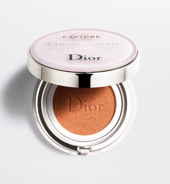 Load image into Gallery viewer, CAPTURE DREAMSKIN MOIST &amp; PERFECT CUSHION SPF 50 - PA+++
